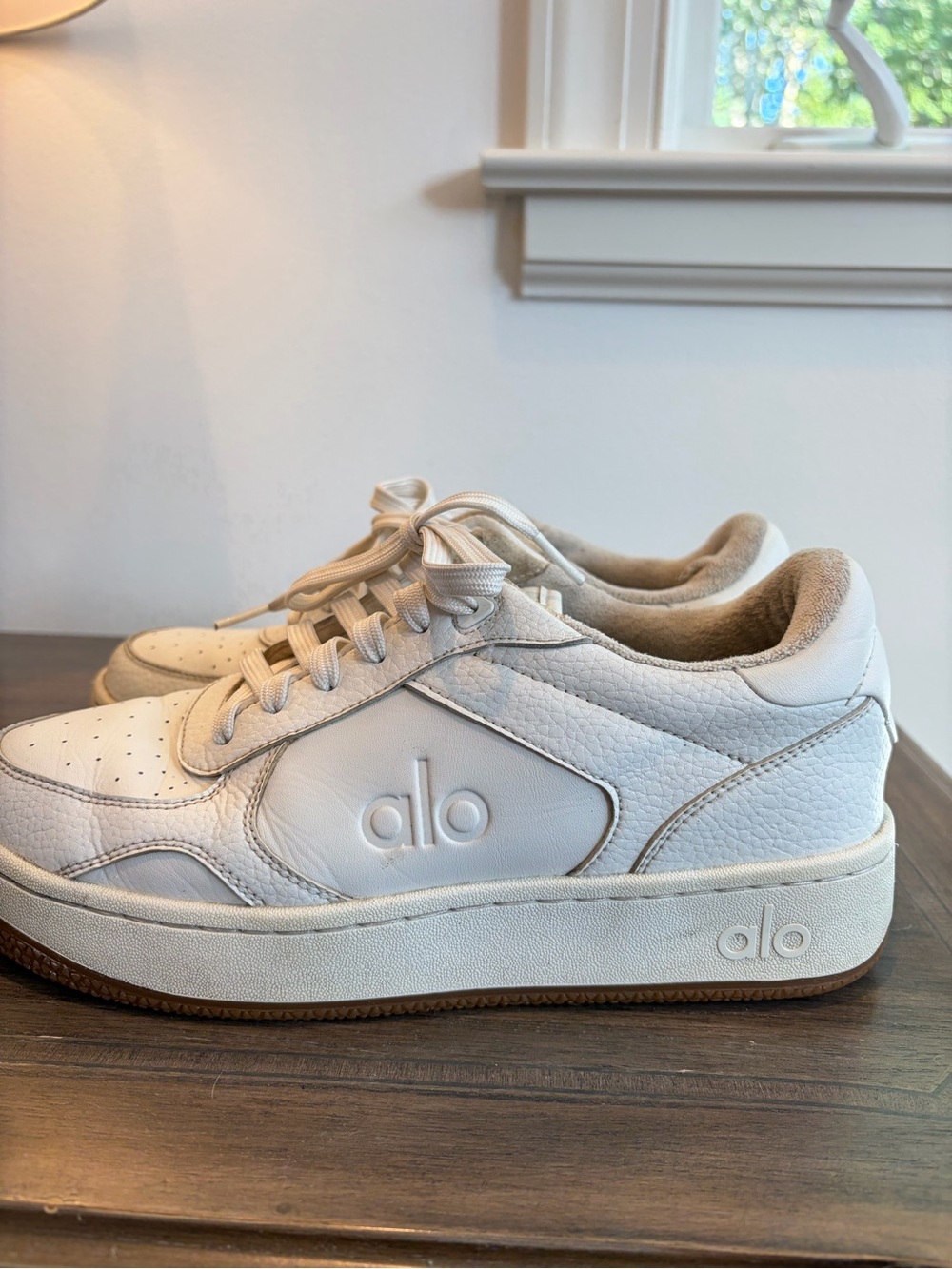 Alo White Leather Low-Top Sneakers
